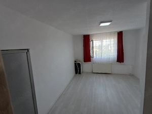 Vand garsonieră 
