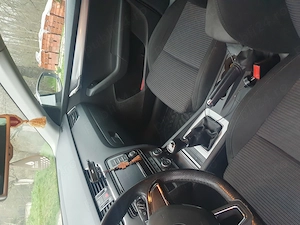 Vând mașină Skoda octavia 3 2016, rulaj 225000 km, preț 8000 euro, mașina se prezintă foarte bine.