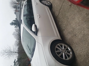 Vând mașină Skoda octavia 3 2016, rulaj 225000 km, preț 8000 euro, mașina se prezintă foarte bine. - imagine 3