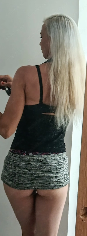Blondină slim...