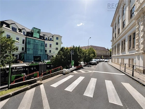 Studio tip loft cu terasa in Centrul Istoric langa primarie - imagine 11