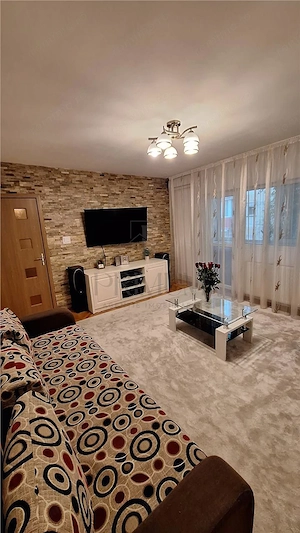 COMPLEX STUDENTESC | 4 CAM | ET.1 | RENOVAT | 2 BAI | 2 BALCOANE | ANVELOPAT | DECOMANDAT |