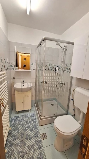 COMPLEX STUDENTESC - RENOVAT - 4 CAM - ET 1 - BLOC IZOLAT - 2 BAI - 2 BALCOANE - imagine 9