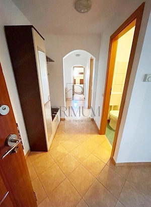 LUNEI - 3 CAMERE - 2 BAI - ETAJ 2 - CENTRALA PROPRIE - DECOMANDAT
