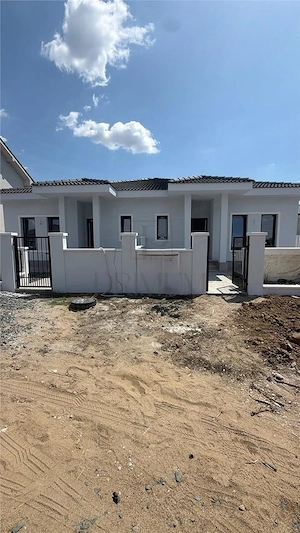 Duplex pe parter - 3 camere - Mosnita Noua