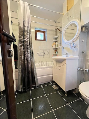Lipovei - 2 Camere - Etaj 2 - Centrala proprie - Bloc izolat - Decomandat