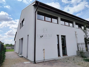 DUPLEX CU TOATE UTILITATILE - 5 CAMERE - CURTE AMENAJATA