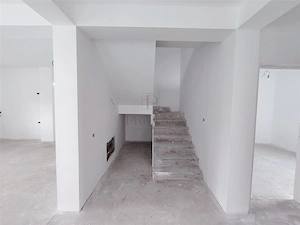DUPLEX CU TOATE UTILITATILE - 5 CAMERE - CURTE AMENAJATA - imagine 6