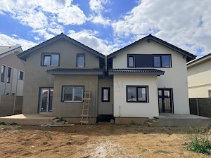 Duplex zona foarte buna - interior la rosu - toate utilitatile