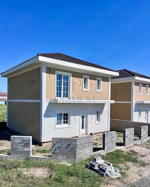 Casa individuala - despartita prin terasa - 4 benzi - zona excelenta - toate utilitatile