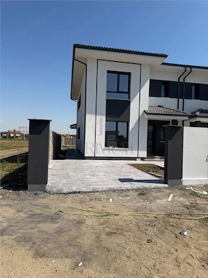 1 2 DUPLEX DE V #194;NZARE - MO #536;NI #538;A NOU #258; - ZONA CENTRALA