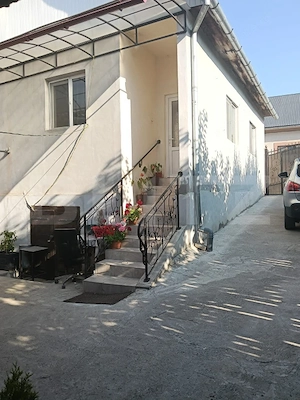 Casă cu 3 camere și grădină, aproape de centrul orașului Câmpeni