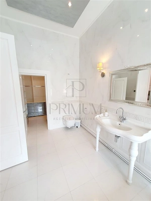 BAILE NEPTUN - RENOVAT LUX - 3 CAMERE - 2 BAI - INCALZIRE PARDOSEALA - CLIMA - CLADIRE ISTORICA - imagine 4