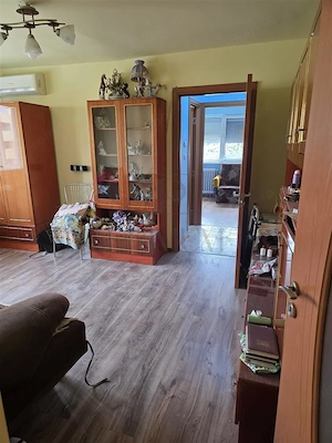 SAGULUI - ETAJ 2 - BLOC IZOLAT - 3 CAMERE - DEBARA - CENTRALA PROPRIE - CLIMA - imagine 10