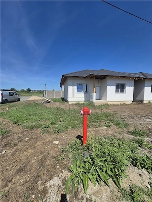 Duplex despartit prin baie - aproape de centura - toate utilitatile