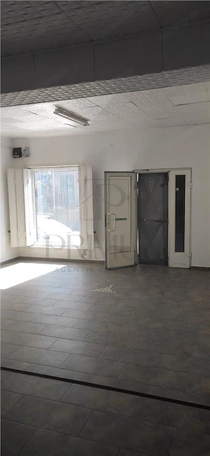 Spatiu comercial, zona linistita, 2 intrari, 75 mp, 4 camere