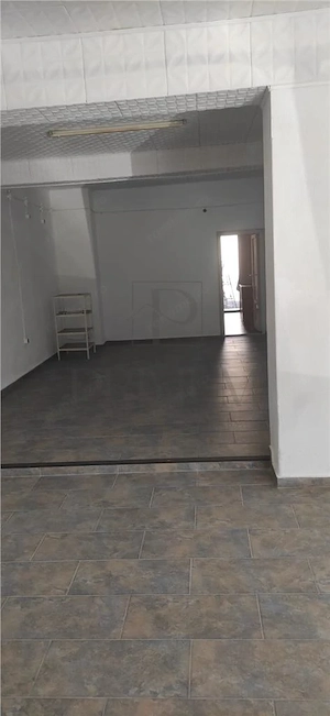 Spatiu comercial, zona linistita, 2 intrari, 75 mp, 4 camere - imagine 2