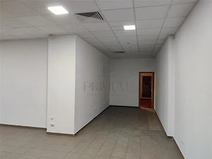 Spatiu comercial -  centrala proprie - zona excelenta - trafic pietonal - 2 accese -  curent trifazi - imagine 3