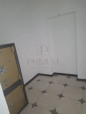 SPATIU COMERCIAL - 4 CAMERE - 3 GRUPURI SANITARE - CURTE - ZONA LINISTITA - CENTRALA PROPRIE - TRIFA - imagine 5