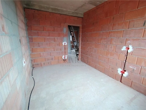 DUPLEX SPATIOS - ASFALT - POSIBILITATE CARPORT - imagine 8