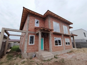 DUPLEX SPATIOS - ASFALT - POSIBILITATE CARPORT