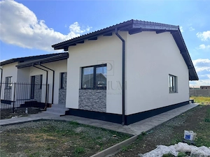 DUPLEX CU 3 BAI - TEREN 375 MP - BUCATARIE INCHISA
