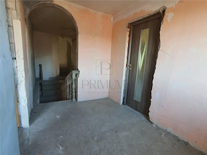 BRAYTIM, POSIBILITATE DE INVESTITIE, CASA DE RENOVAT, P+1E+POD, 2 BALCOANE SI TEREN GENEROS - imagine 9