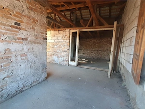 BRAYTIM, POSIBILITATE DE INVESTITIE, CASA DE RENOVAT, P+1E+POD, 2 BALCOANE SI TEREN GENEROS - imagine 3