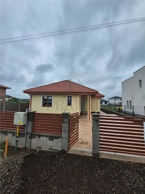 CASA INDIVIDUALA IN GHIRODA  3 CAMERE 90 MP UTILI 501 MP CURTE  UTILATA  BUCATARIE INCHISA  ZONA TOP