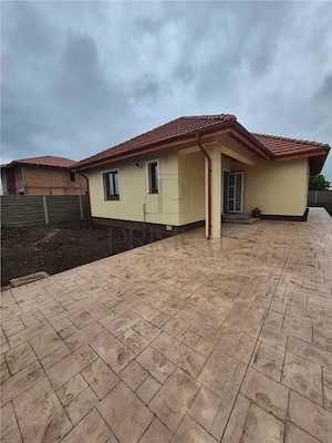 CASA INDIVIDUALA IN GHIRODA  3 CAMERE 90 MP UTILI 501 MP CURTE  UTILATA  BUCATARIE INCHISA  ZONA TOP - imagine 6