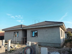 Duplex 4 camere - despartit prin CT - zona foarte buna - asfalt - posibilitate alegere finisaje