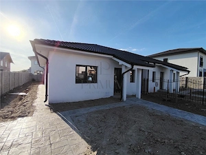 Duplex despartit - zona foarte buna - aproape de centura - toate utilitatile