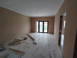 Duplex despartit prin C.T. - spatios -  5 camere - bucatarie inchisa - - imagine 2