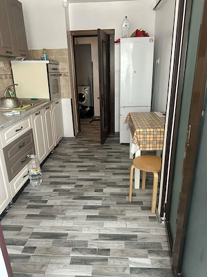 Inchiriez apartament doar pe termen lung