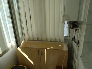 Proprietar vand apartament 2 camere decomandat,etaj 2 4,bloc reabilitat ,zona excelenta, micro 8 - imagine 7