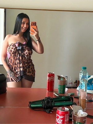 buna numele meu este alexandra 