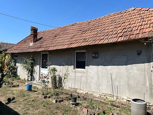Casă cu două locuințe și teren de 1.439 mp - imagine 2