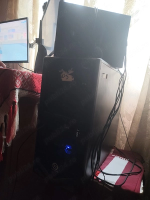 Monitoare + Unitate PC Gaming + Boxe Logitech de vânzare