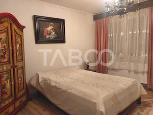 Casa 45 mp 1 dormitor bucatarie baie hol loc parcare in curte Sadu - imagine 6