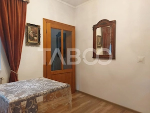 Casa 45 mp 1 dormitor bucatarie baie hol loc parcare in curte Sadu - imagine 4