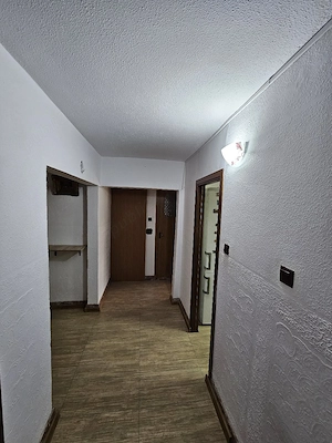 Închiriez apartament 3 camere decomandate, parcare proprie, strada Dunării, cartier Intre Lacuri. - imagine 8