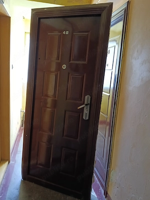 Ușă metalică de apartament   stare foarte bună, completă
