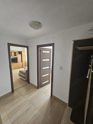 Apartament semicentral 2 camere - vizavi de Casa David - imagine 2