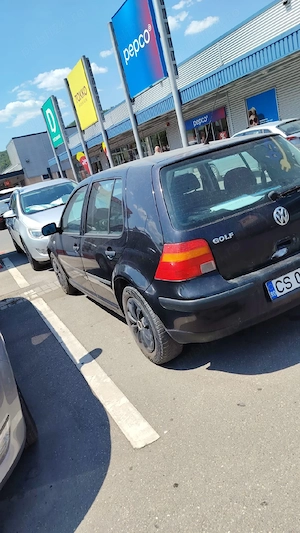vând mașina Volkswagen golf 4 din 2004