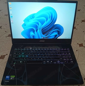 Laptop Gaming MSI Cyborg 15 RTX 5050 8GB RAM 16GB DDR5 + Cooler & Hub Cadou