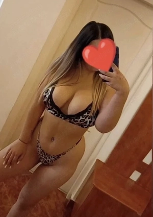 Bună sunt Roxana am 25 ani