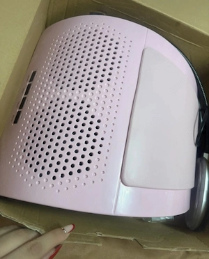 Aspirator praf unghii 