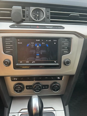 Vând VW Passat B8 Variant 2016 Comfortline   2.0 TDI 150CP   Stare Excelentă - imagine 5
