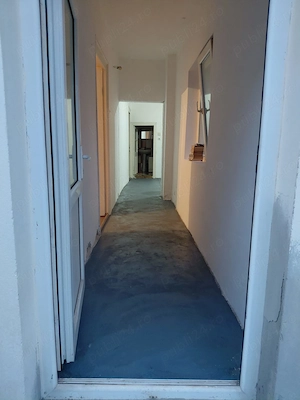 vand casa cu 3 camere situata in centru - imagine 9