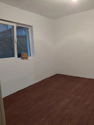 vand casa cu 3 camere situata in centru - imagine 6